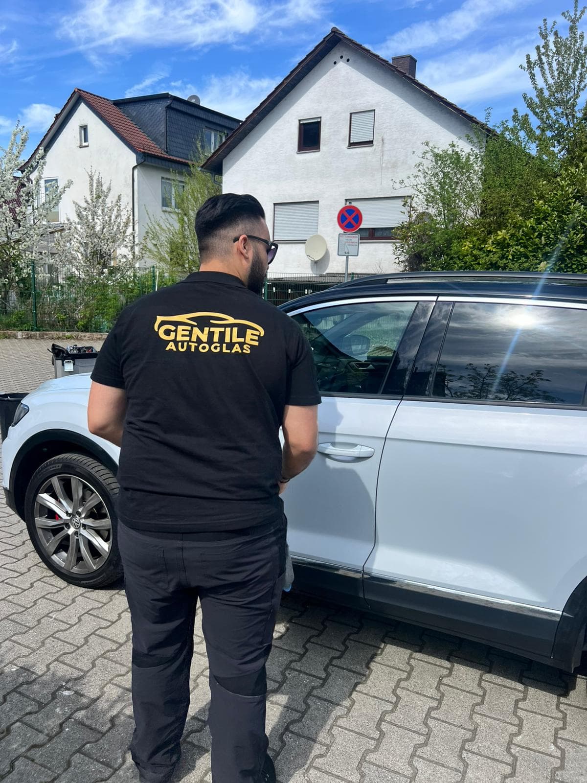 Wir bringen den Autoglas-Service direkt zu Ihnen