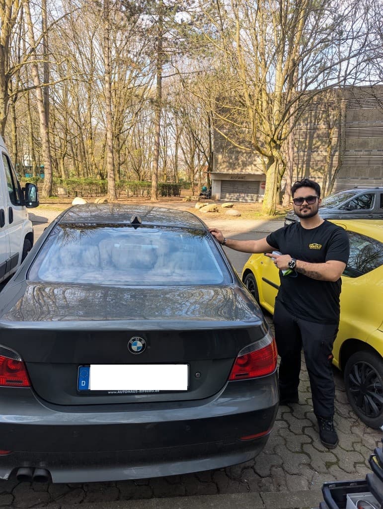 Heckscheibe am Fahrzeug — mobiler Autoglas-Service